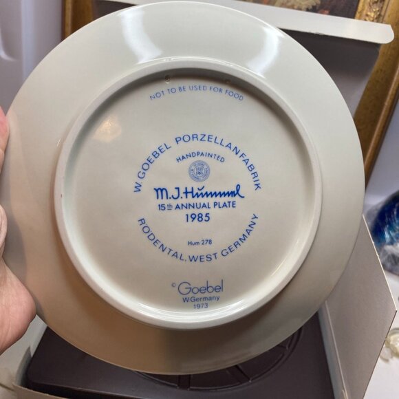 M.I. HUMMEL Goebel 15th ANNUAL PLATE 1985 CHICK GIRL #278 Excellent Condition - Picture 3 of 7